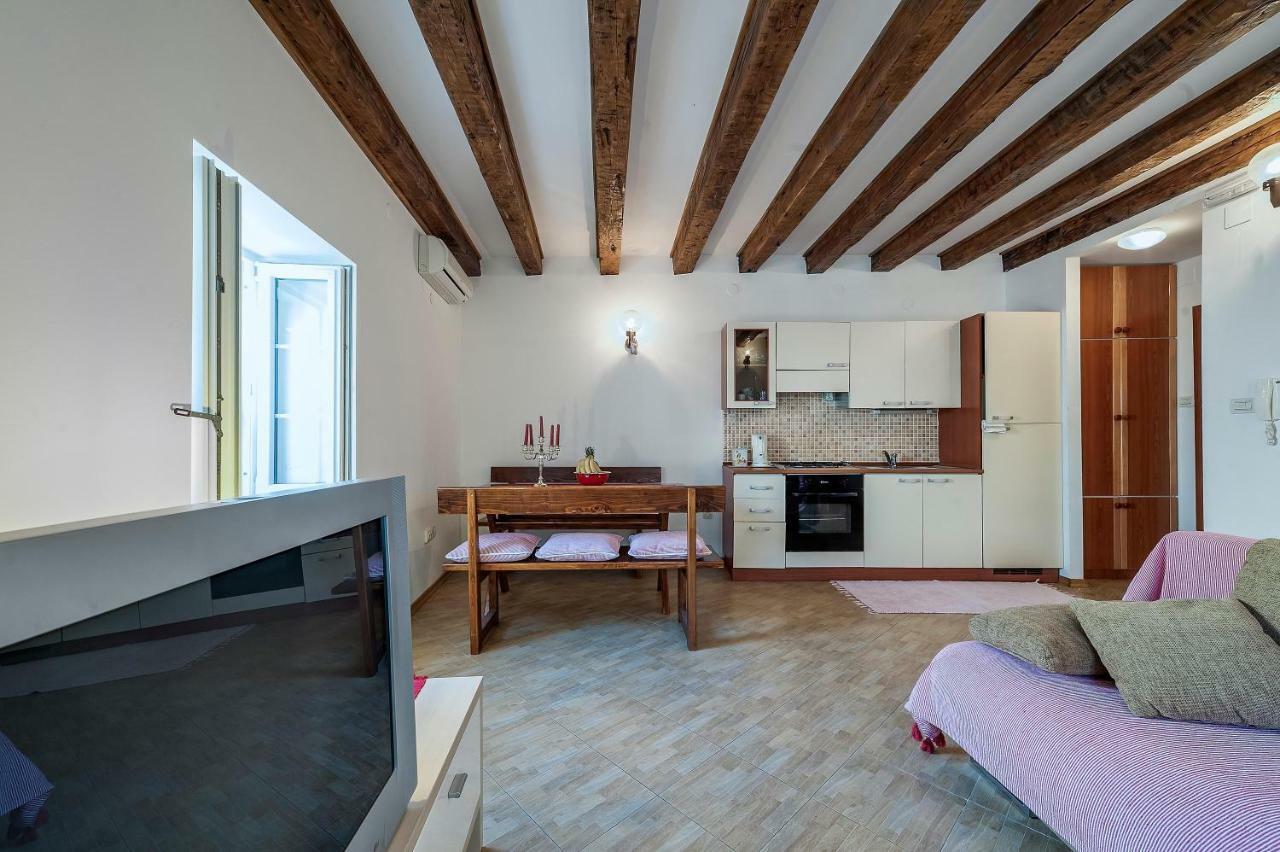Apartmani Aligator พรีมอชเตน ภายนอก รูปภาพ