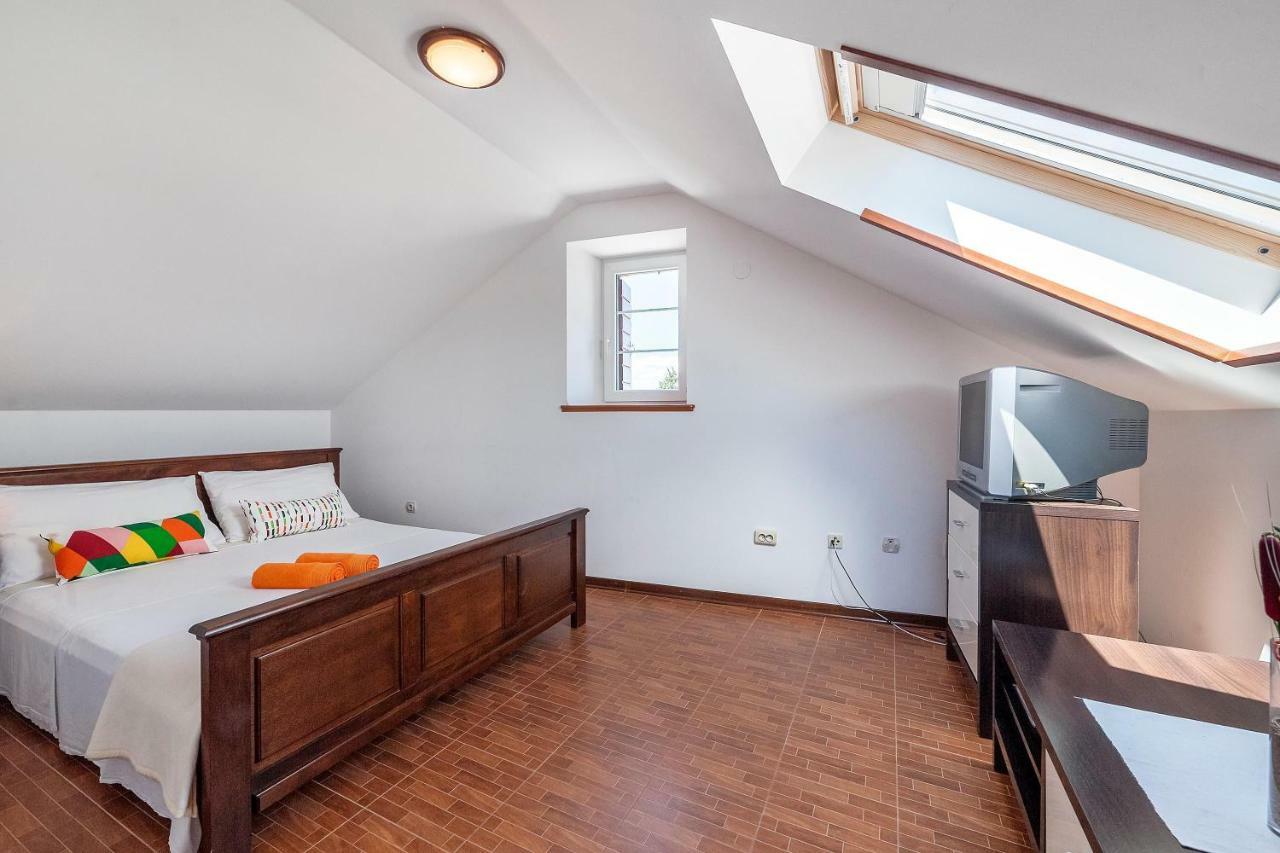 Apartmani Aligator พรีมอชเตน ภายนอก รูปภาพ